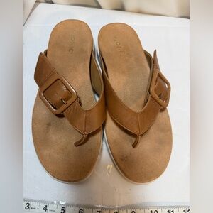 Vionic Women's Tan Buckle Sandals